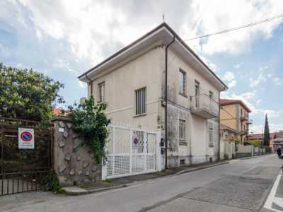 Villa in Vendita a Grugliasco via Santorre Santarosa 3