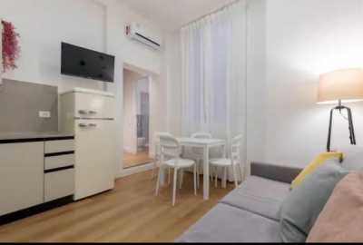 Appartamento in Vendita a Milano via Vallarsa 22