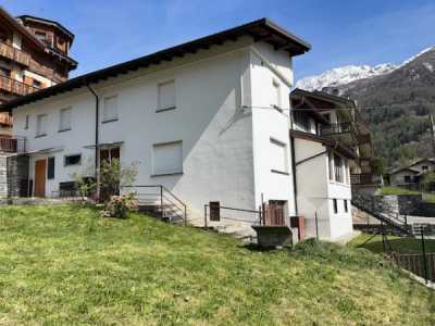 Villa in Vendita a Chiesa in Valmalenco via Basalini