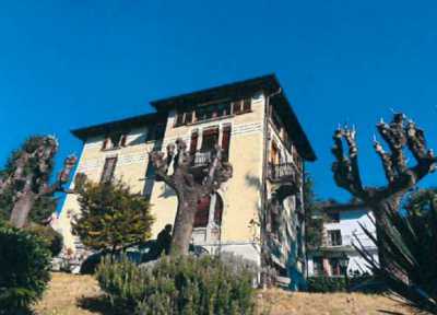 Villa in Vendita a Varese via Andrea del Sarto