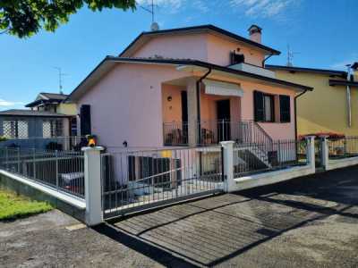 Villa in Vendita a Rivergaro via Ludovico Ariosto