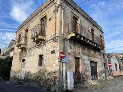 Palazzo Stabile in Vendita ad Acireale via Provinciale Per Santa Maria Ammalati