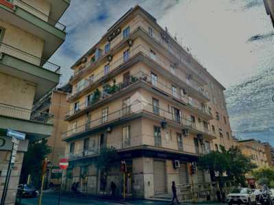 Appartamento in Vendita a Salerno via Paolo de Granita 7