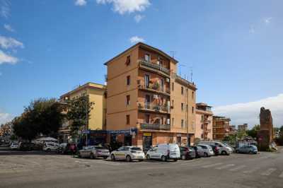 Appartamento in Vendita a Roma Piazza Degli Ontani 18
