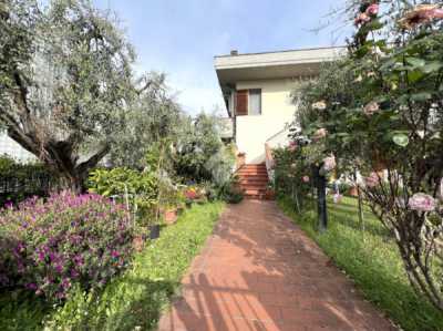 Villa in Vendita a Campi Bisenzio via Giuseppe Mazzini 82