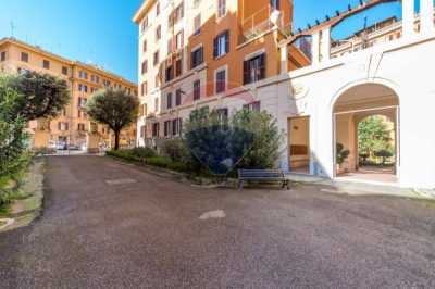 Appartamento in Vendita a Roma via Taranto 95