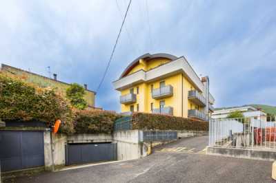 Appartamento in Vendita ad Alzano Lombardo via Provinciale 242
