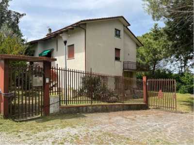 Villa in Vendita a Perugia Strada Chiarella 15