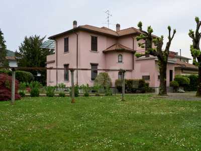 Villa in Vendita a Gavirate Viale Ticino 63