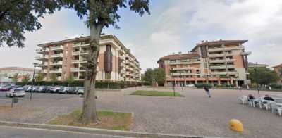 Appartamento in Affitto a Monza via Giovanni Pascoli