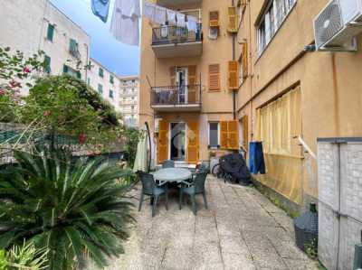 Appartamento in Vendita a Genova via Teglia 21
