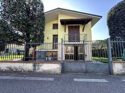 Villa in Vendita a Chiari via Giovanni Pascoli