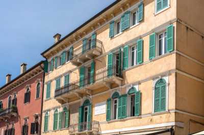 Appartamento in Affitto a Verona via Dietro Listone
