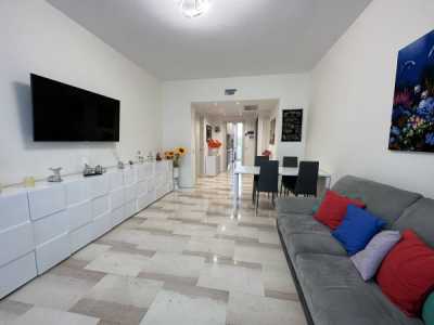 Appartamento in Vendita a Milano Viale Famagosta 36