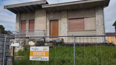 Villa in Vendita a Quistello