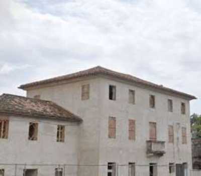 Palazzo Stabile in Vendita a Montebelluna via Montello