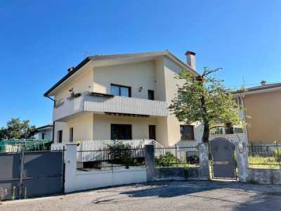Villa in Vendita ad Udine via Alba