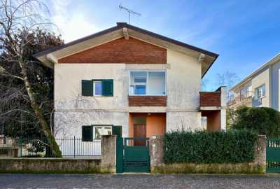Villa in Vendita ad Udine via Angelo Angeli 46