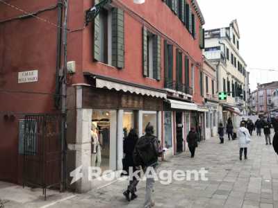Appartamento in Vendita a Venezia Calle Dell Ogio