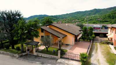 Villa in Vendita a Chiampo via Giuseppe Verdi 36