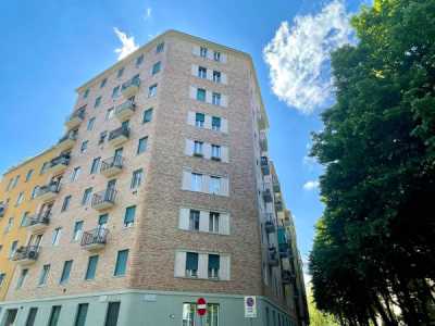 Appartamento in Vendita a Milano via Ippolito Nievo