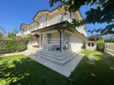 Villa in Vendita a Pietrasanta Quartiere Tonfano