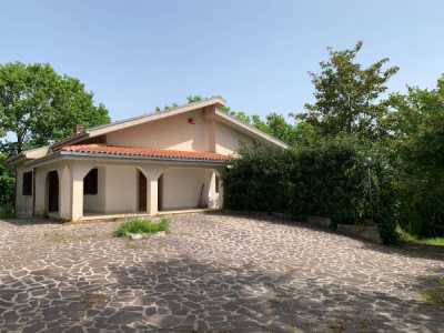 Villa in Vendita ad Isernia Contrada Castagna