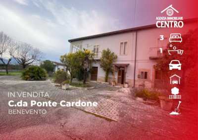 Villa in Vendita a Benevento Contrada Cardoni
