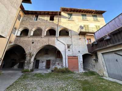Appartamento in Vendita a Ponte in Valtellina via Ginnasio 35
