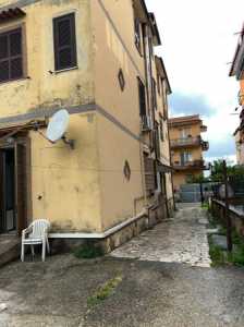 Appartamento in Vendita a Roma via Monterosso Almo