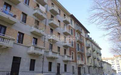 Appartamento in Vendita a Torino via Biella