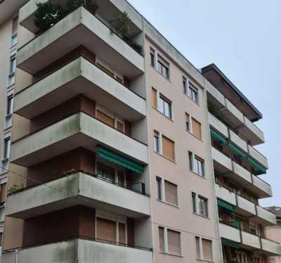 Appartamento in Vendita a Varese via Giuseppe Grandi 2