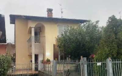 Villa a Schiera in Vendita a Longhena via Don Battista Dabeni