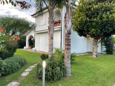 Villa in Vendita a Sabaudia Viale Delle Orchidee