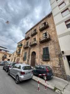 Palazzo Stabile in Vendita a Palermo via Pietro D