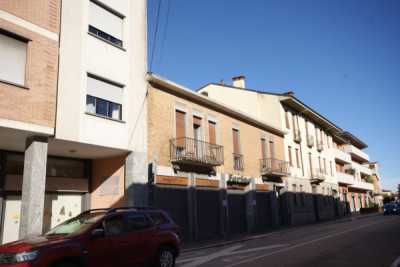 Palazzo Stabile in Vendita a Varedo via Umberto i 46