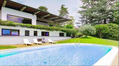 Villa in Vendita a Carate Brianza via Moncucco 3