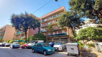 Appartamento in Affitto a Genova via Dell