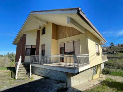 Villa in Vendita a Canelli via Cassinasco 43