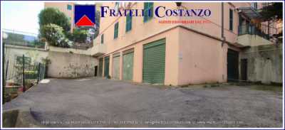 Box Garage in Vendita a Genova via Achille Neri