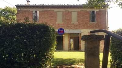 Rustico Casale Corte in Vendita a Pesaro Strada di Santa Lucia