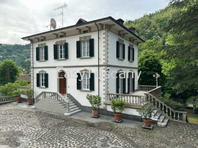 Villa in Vendita a Bagni di Lucca via Contessa Casalini 66