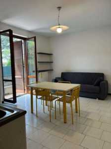 Appartamento in Affitto a Varese via Giacosa 6